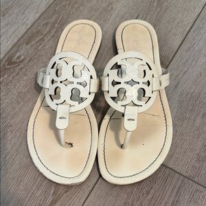 Tory Burch Cream Sandals with Logo Cutout